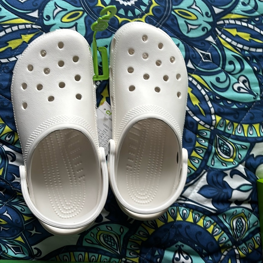 NWT Classic White Crocs M 7/W 9